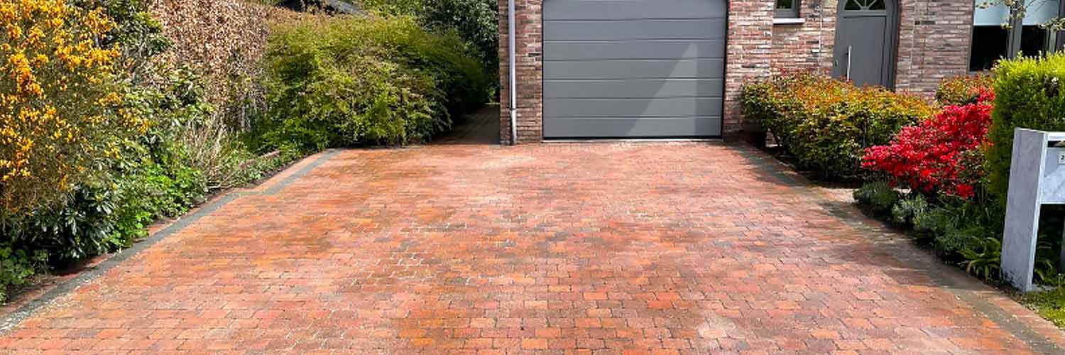 Nettoyage des extérieurs : LE FOURN Rénov en Belgique : Nettoyage et traitement anti-mousse sur allée, klinkers, pierre bleue, pavé, muret, terrasse … Imperméabilisation allée, pavé … intervention en BELGIQUE: région Flamande, Wallonne et Bruxelles….